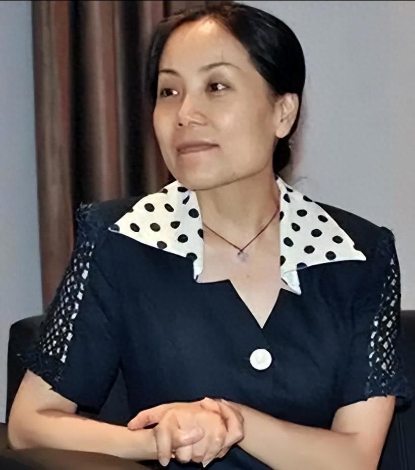 中欧体育-出身浙江豪门，前夫是上海顶级富豪，现仍在前夫集团担任高层领导
